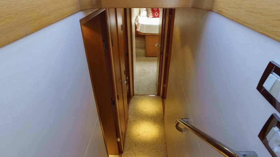 Bertram Yacht 540 Convertible usato - foto hero 6