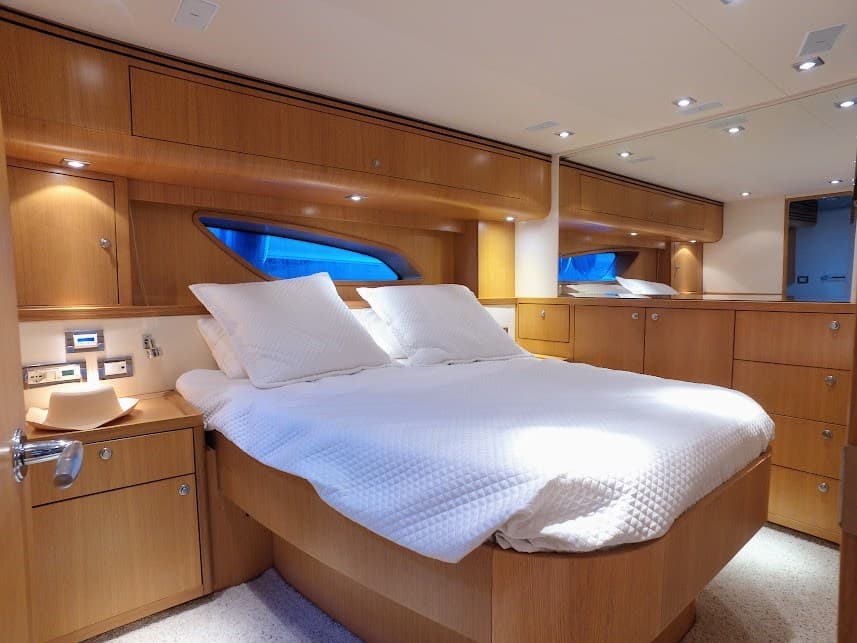 Bertram Yacht 540 Convertible usato - foto hero 9