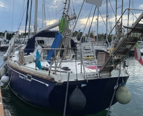 VelMare Vagabond 47 - Deck View VelMare Vagabond 47 - Deck View