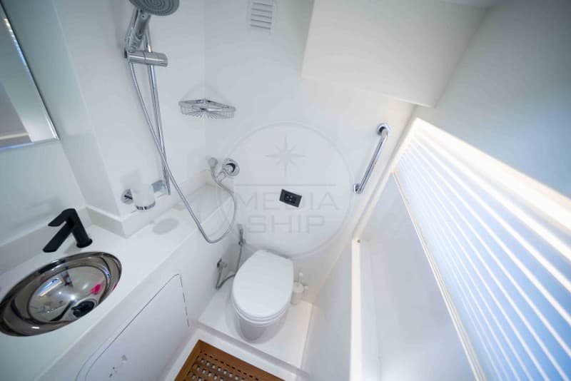 Gulf Craft Silvercat 46 Lux used - hero image 15