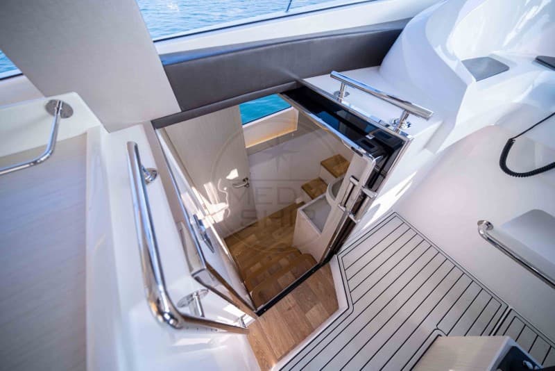 Gulf Craft Silvercat 46 Lux used - hero image 9