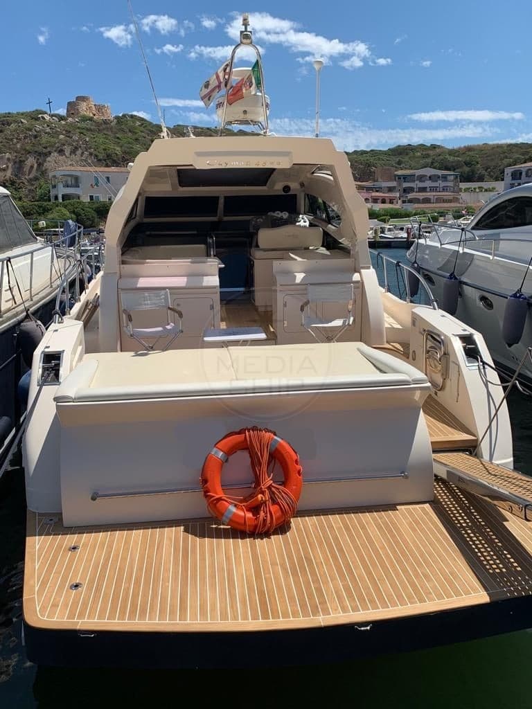 Cayman 48 - Detail View 1 Cayman 48 - Detail View 1