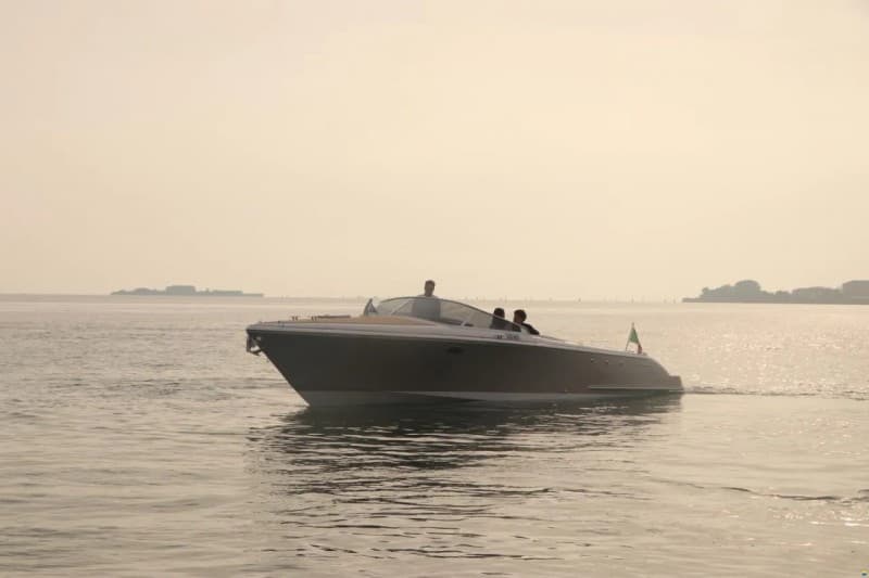 Comitti Venezia 31 - Detail View 1 Comitti Venezia 31 - Detail View 1