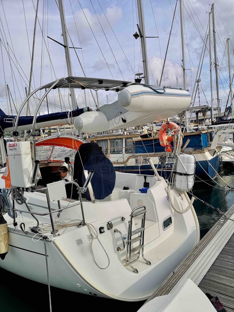 Beneteau Oceanis 321 - Deck View Beneteau Oceanis 321 - Deck View