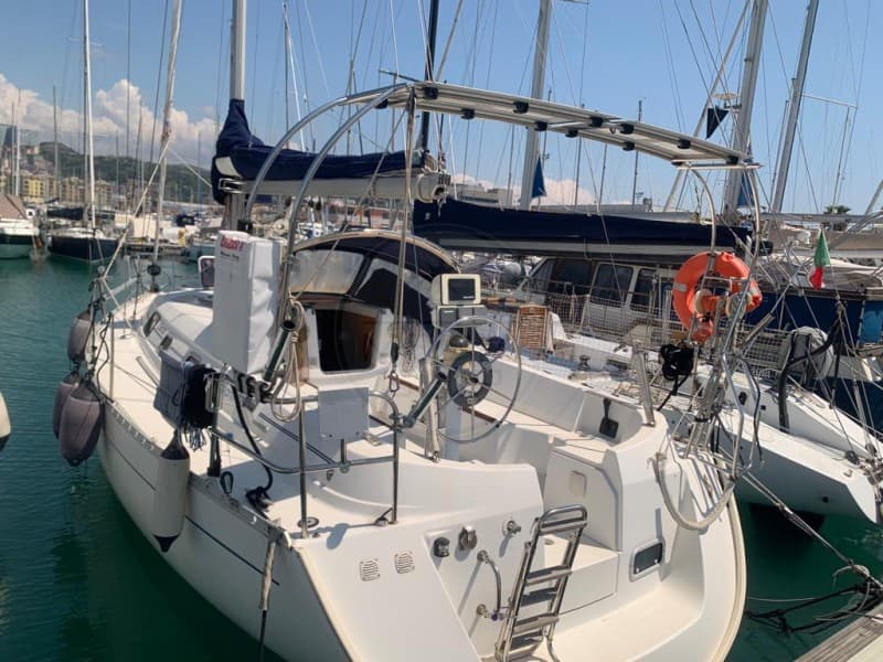 Beneteau Oceanis 321 - Detail View 1 Beneteau Oceanis 321 - Detail View 1