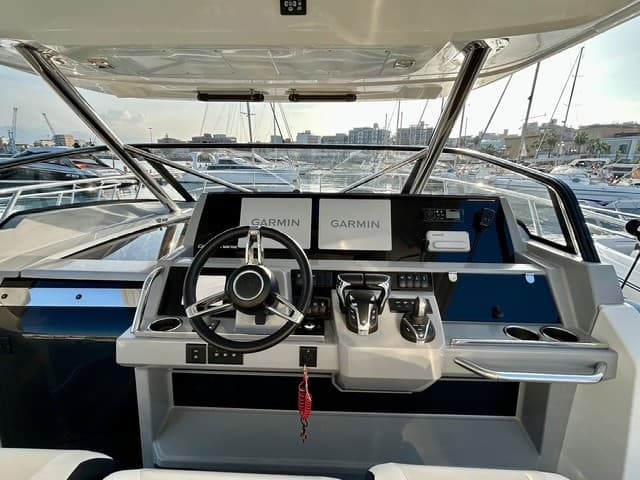 Jeanneau Cap Camarat 12.5 Wa - Detail View 1 Jeanneau Cap Camarat 12.5 Wa - Detail View 1