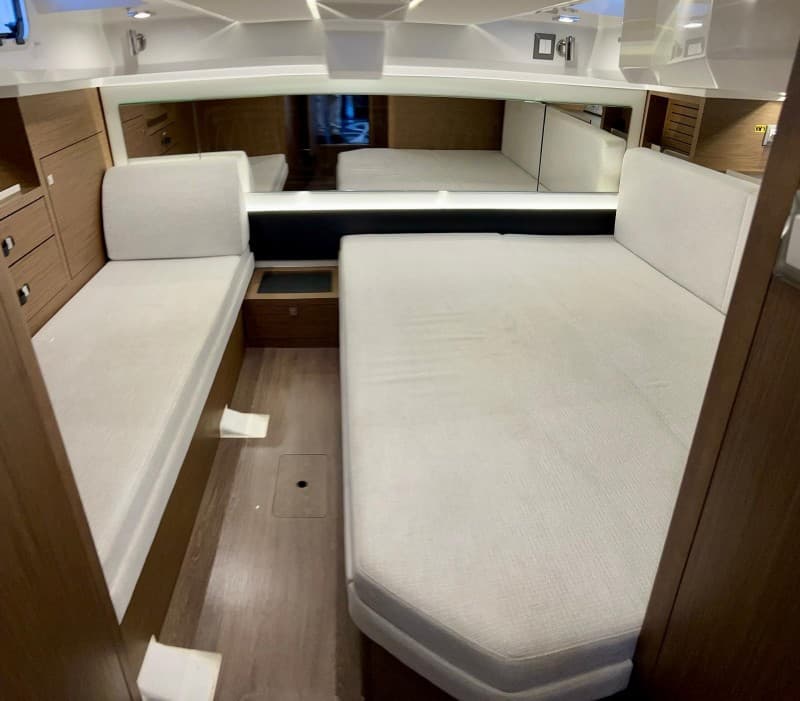 Jeanneau Cap Camarat 12.5 Wa - Deck View Jeanneau Cap Camarat 12.5 Wa - Deck View