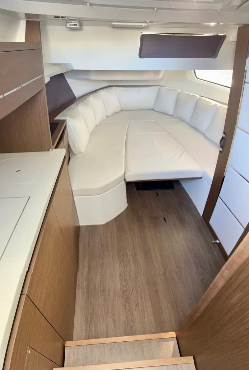 Jeanneau Cap Camarat 12.5 Wa - Interior View Jeanneau Cap Camarat 12.5 Wa - Interior View