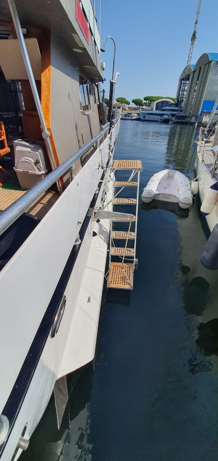 Versilcraft Ultraphantom - Interior View Versilcraft Ultraphantom - Interior View