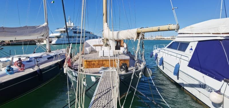 Camper & Nicholsons Camper & Nicholson 18 Mt - Detail View 1 Camper & Nicholsons Camper & Nicholson 18 Mt - Detail View 1