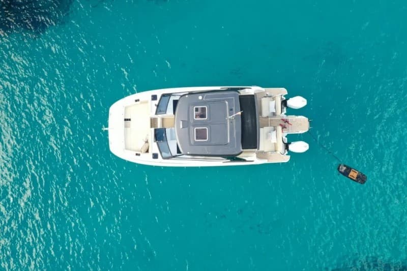 Aquila Power Catamarans Aquila 32 Sport - Deck View Aquila Power Catamarans Aquila 32 Sport - Deck View