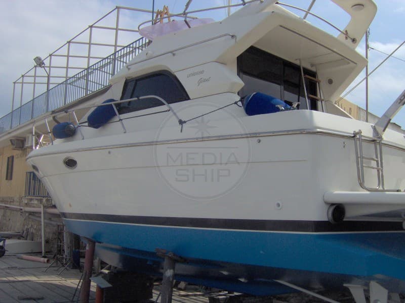 Uniesse Marine Giant Fly - Deck View Uniesse Marine Giant Fly - Deck View