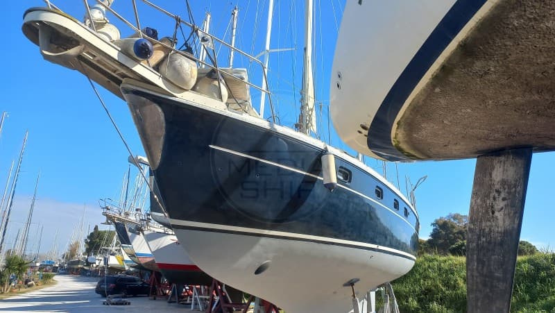 Ferretti Altura 422 - Deck View Ferretti Altura 422 - Deck View