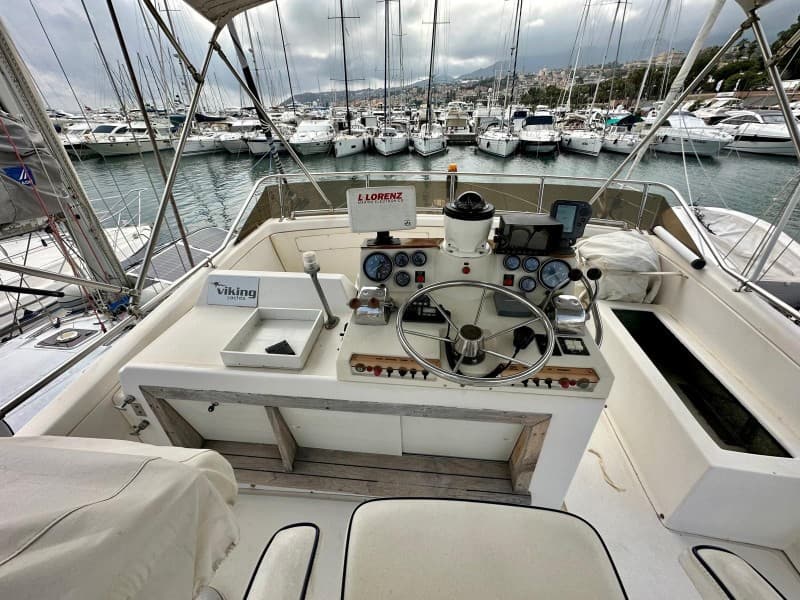 Viking Marin Viking 40 - Deck View Viking Marin Viking 40 - Deck View