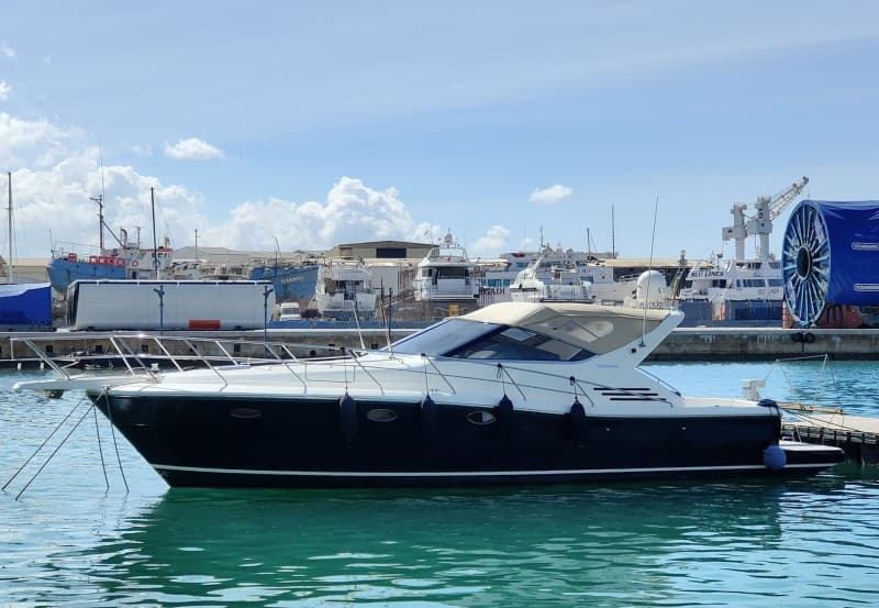 Uniesse Marine Uniesse 42 - Detail View 1 Uniesse Marine Uniesse 42 - Detail View 1