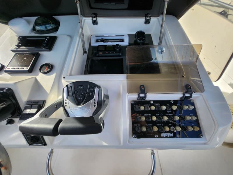 Intrepid 3560 Cuddy usato - foto hero 12