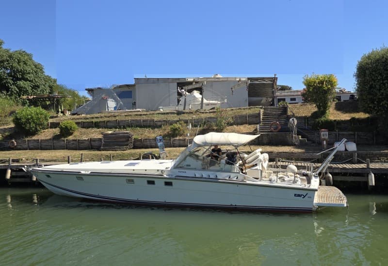 Cary Marine Cary 49 Sl - Deck View Cary Marine Cary 49 Sl - Deck View