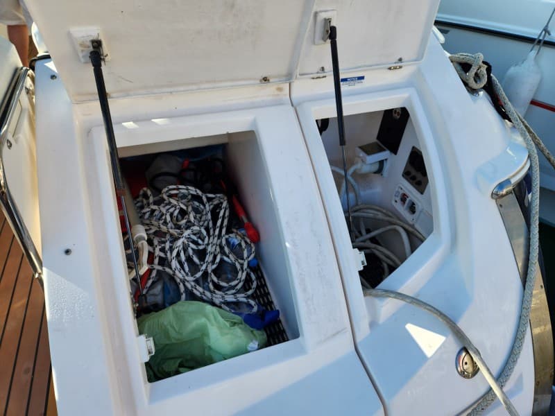 Regal Marine Regal 3350 - Interior View Regal Marine Regal 3350 - Interior View