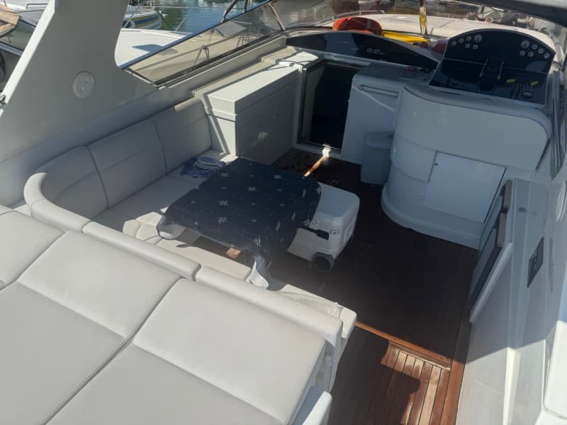 Rizzardi 50 Cr Day - Deck View Rizzardi 50 Cr Day - Deck View