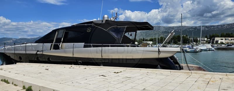 Fiberglass Fashion 68 - Detail View 1 Fiberglass Fashion 68 - Detail View 1