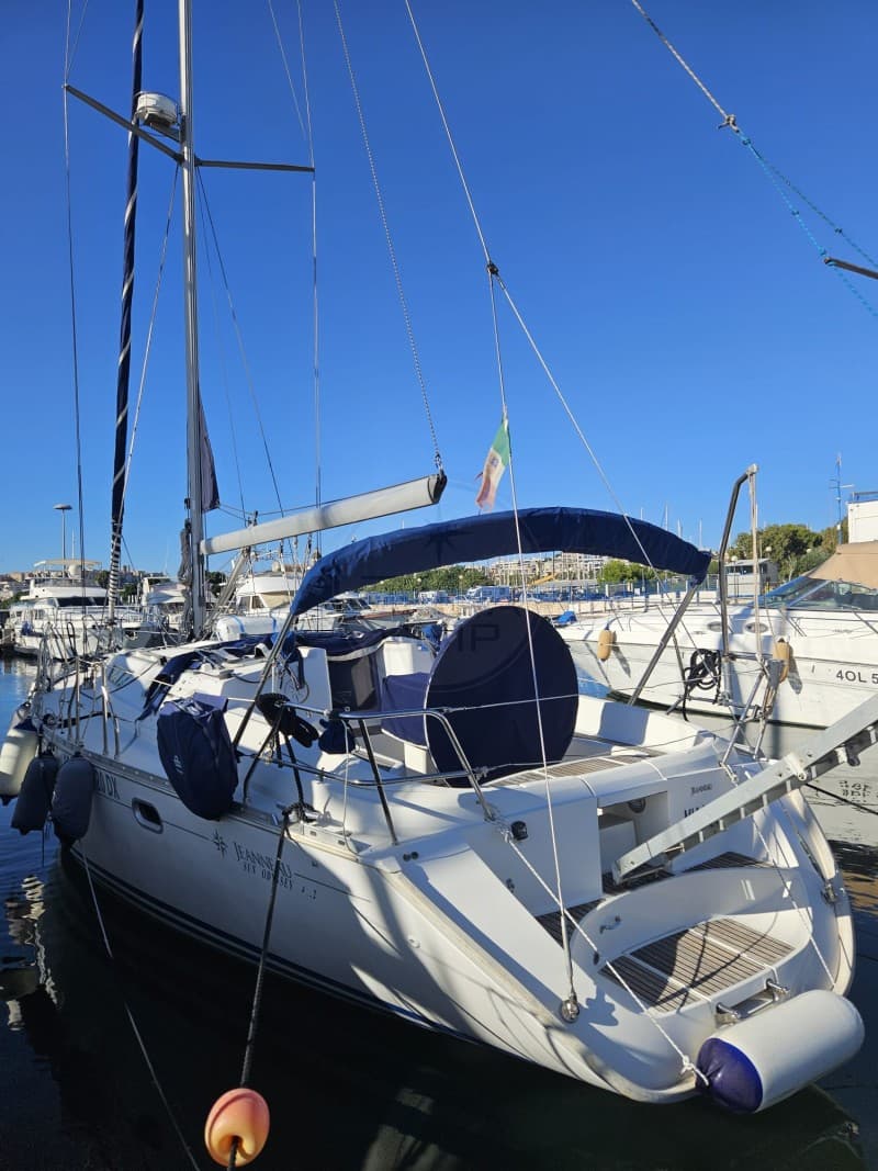 Jeanneau Sun Odyssey 42.2 - Interior View Jeanneau Sun Odyssey 42.2 - Interior View