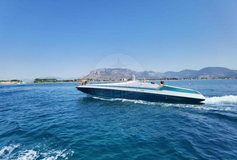 Fountain Powerboats Fountain 47 - Detail View 1 Fountain Powerboats Fountain 47 - Detail View 1