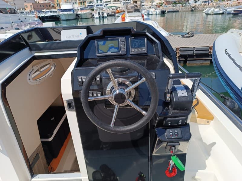 Est Point Marine Samuel 25 used - hero image 16