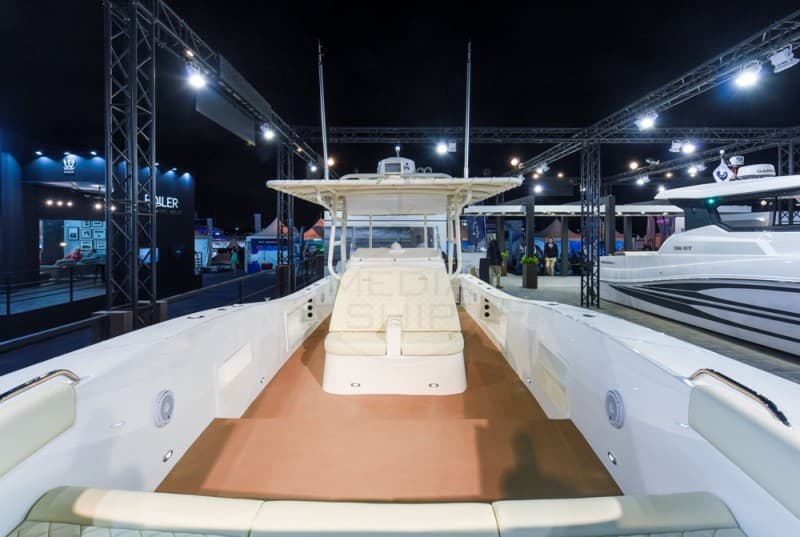 Gulf Craft Silvercat 34 Cc - Deck View Gulf Craft Silvercat 34 Cc - Deck View