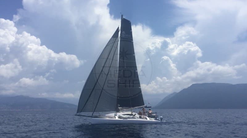 Corsair Marine Corsair 970 Carbon Xl - Detail View 1 Corsair Marine Corsair 970 Carbon Xl - Detail View 1