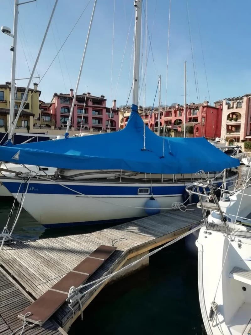 Hallberg Rassy 352 - Deck View Hallberg Rassy 352 - Deck View