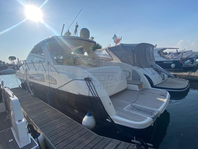 Airon Marine 4300 T-Top - Interior View Airon Marine 4300 T-Top - Interior View