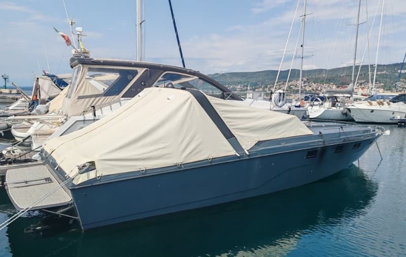 Glastron La Raya - Detail View 1 Glastron La Raya - Detail View 1