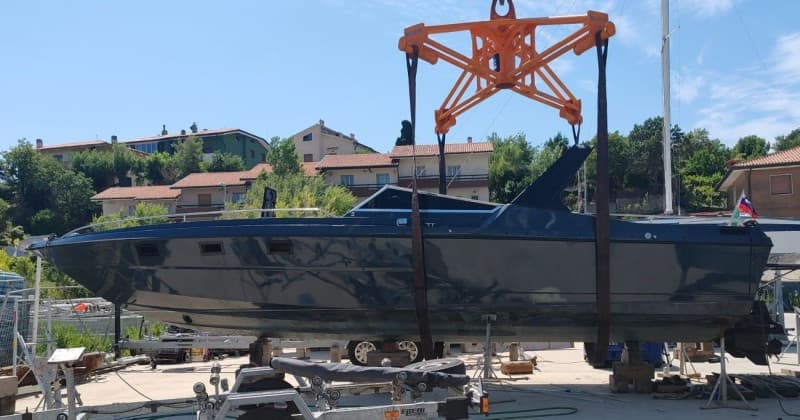 Glastron La Raya - Interior View Glastron La Raya - Interior View