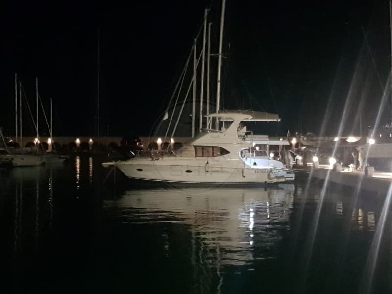 Silverton 38 - Detail View 1 Silverton 38 - Detail View 1