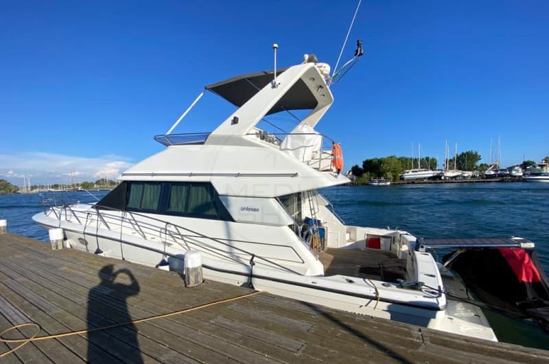 Uniesse Marine Uniesse 48 Fly - Detail View 1 Uniesse Marine Uniesse 48 Fly - Detail View 1