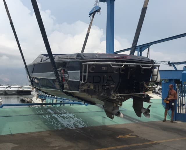 Cigarette R.T. Cigarette 38 Top Gun - Interior View Cigarette R.T. Cigarette 38 Top Gun - Interior View