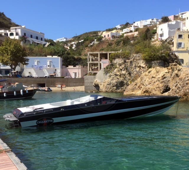 Cigarette R.T. Cigarette 38 Top Gun - Main View Cigarette R.T. Cigarette 38 Top Gun - Main View