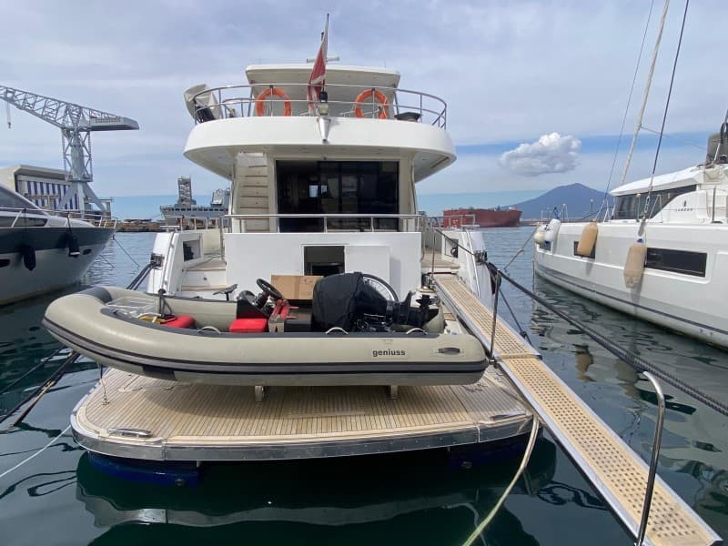 VZ Explorer 76 - Deck View VZ Explorer 76 - Deck View