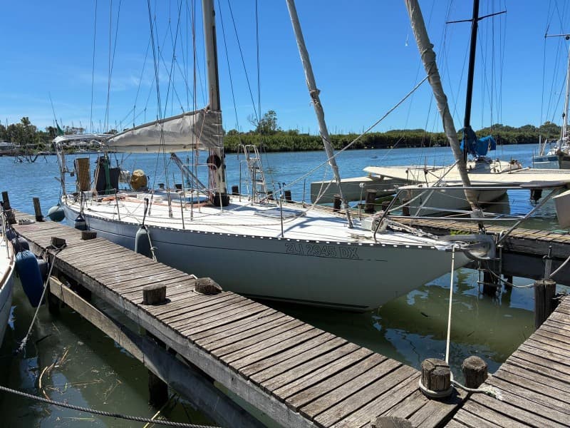 Fiberglass Orca 43 used - main view