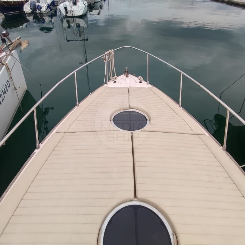 Airon Marine 345 - Deck View Airon Marine 345 - Deck View