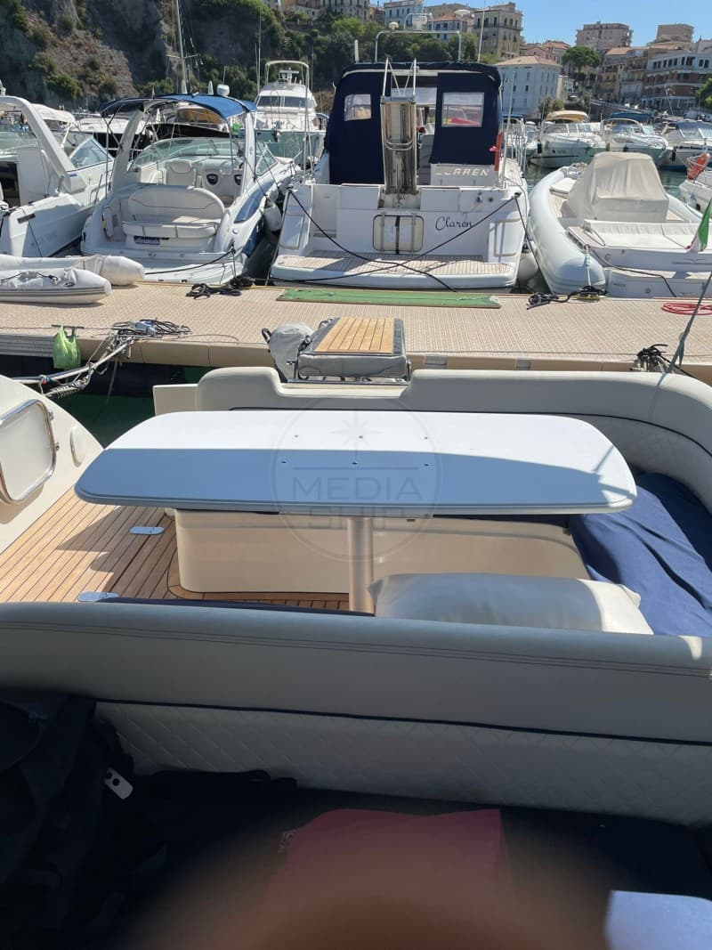 Airon Marine 388 - Deck View Airon Marine 388 - Deck View