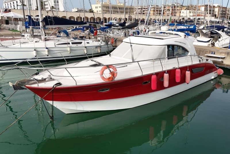 Beneteau Flyer 12 Cabin - Main View Beneteau Flyer 12 Cabin - Main View