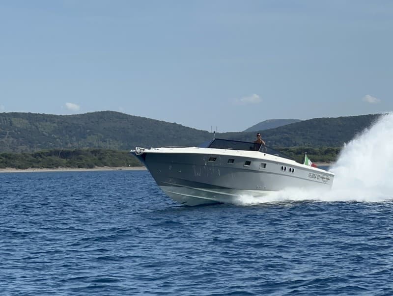 Magnum Marine Magnum 38 - Interior View Magnum Marine Magnum 38 - Interior View