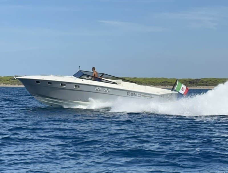 Magnum Marine Magnum 38 - Detail View 1 Magnum Marine Magnum 38 - Detail View 1