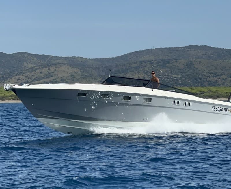 Magnum Marine Magnum 38 - Deck View Magnum Marine Magnum 38 - Deck View