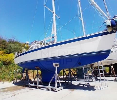 Hallberg Rassy 40 - Deck View Hallberg Rassy 40 - Deck View