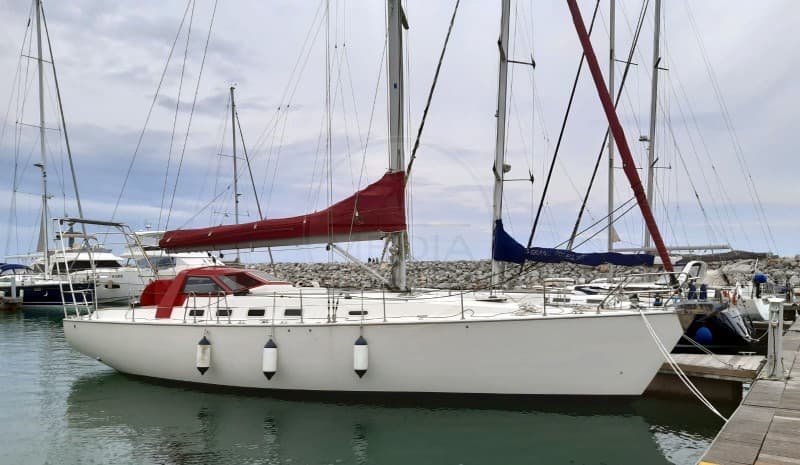 Van De Stadt 44 - Main View Van De Stadt 44 - Main View