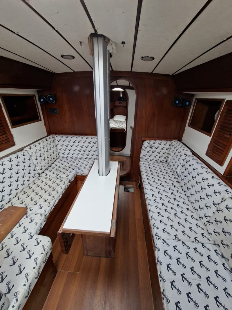 Art Mare Manhattan 44 - Deck View Art Mare Manhattan 44 - Deck View