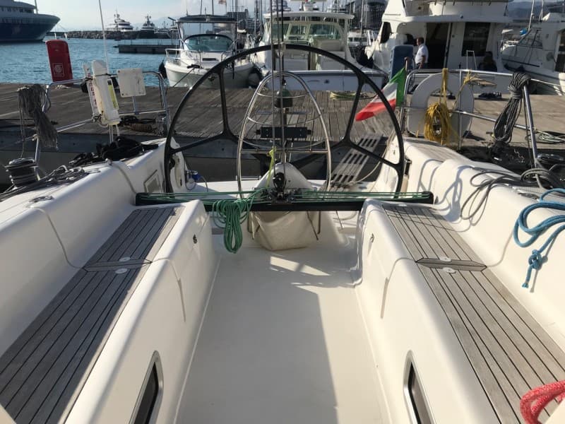 Salona 42 - Deck View Salona 42 - Deck View