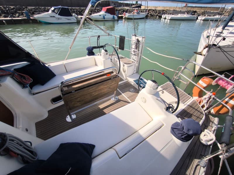 Dufour Yachts Dufour 385 G.L. - Deck View Dufour Yachts Dufour 385 G.L. - Deck View